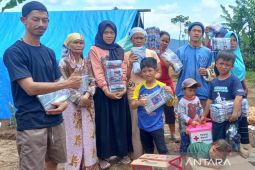 Mufidah Jusuf Kalla kembali kirim 20 ribu kain sarung untuk warga Cianjur
