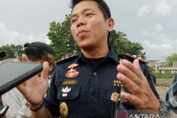 Bea Cukai Tanjung Pandan kesulitan ungkap pemilik 10.539 botol minol ilegal