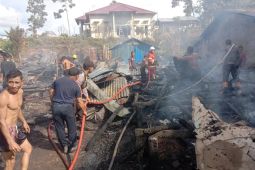 Kebakaran di Nanga Gonis Sekadau Kalbar hanguskan lima rumah