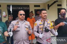 Polisi tangkap preman bersenjata tajam dan air gun