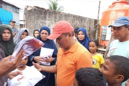 PKS beri seragam sekolah bagi Siswa korban kebakaran Lorong Tahu Ambon