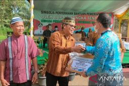 Pemkab Bangka Tengah bantu Gapoktanak Rp5 mliar