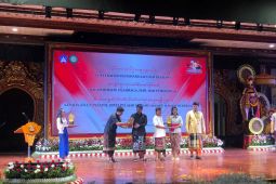 Gubernur Koster beri hadiah capai Rp1,9 miliar bagi atlet berprestasi