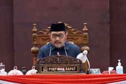 Sahat Tua Simanjuntak tiba di Gedung KPK jalani pemeriksaan lebih lanjut