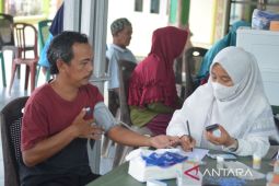 Warga Kelurahan Ketapang Toboali Serbu Mobil Sehat PT Timah