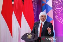 Gubernur Khofifah terima penghargaan "Moeslim Choice Award" 2022
