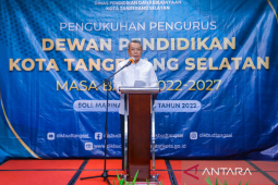 Wali KotaTangsel minta dewan pendidikan bantu program insentif guru swasta
