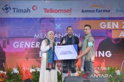 PT Timah serahkan bantuan media pembelajaran digital ke SMAN 1 Pemali