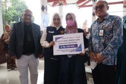 Pemkab Mojokerto serahkan BSU pelaku industri kecil