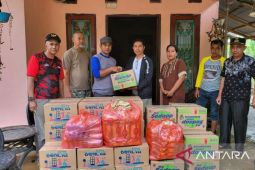 Anggota Fraksi NasDem DPRD Gorut salurkan bantuan warga terdampak banjir