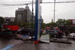 Sejumlah daerah di Karawang dilanda angin puting beliung tiga hari berturut-turut
