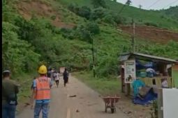 Longsor di Bilato Gorontalo sebabkan akses jalan dua desa putus