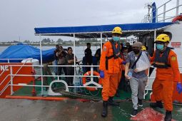 Tim SAR evakuasi WN Filipina alami kecelakaan kerja di kapal