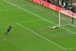 Piala Dunia 2022 - Geoff Hurst selamati Kylian Mbappe atas hattricknya
