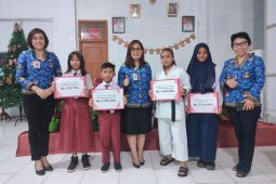 Siswa berprestasi di Minahasa Tenggara dapat bantuan Pemkab