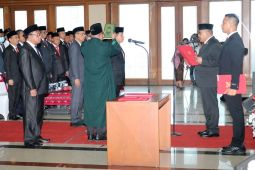 Gubernur Murad lantik Sadali Ie sebagai Sekda Maluku