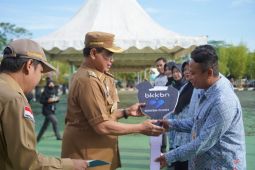 Zairullah serahkan kendaraan operasional bagi koordinator penyuluh KB