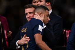Presiden Macron turun tangan minta para pemain Prancis temui suporter