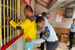 Jelang Natal dan Tahun Baru, seluruh blok napi di Lapas Narkotika digeledah