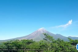 Aktivitas Semeru masih didominasi erupsi dan guguran