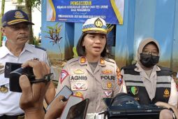 Pengemudi angkutan mudik akhir dites urine aparat Polres Malang