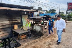 Polres Muaro Jambi segel warung penimbun BBM solar "kencingan"