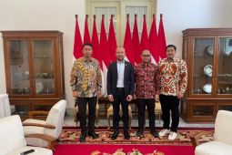 Ade Jona dampingi Ketum HIPMI bertemu presiden
