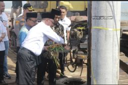 Kotabaru Regent inaugurates floating mosque construction
