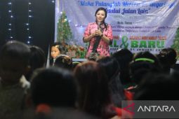 Karolin hadiri Ibadah parayaan Natal di Betung Gerantung