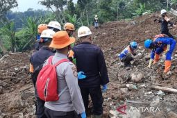 Pemkab Cianjur terus lakukan pencarian korban tertimbun longsor