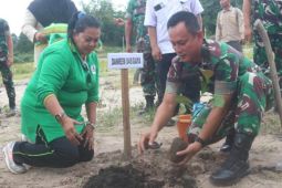 Korem 045 tanam ribuan pohon buah di lahan bekas tambang timah