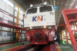 KAI Cirebon: 14 lokomotif disiagakan selama Natal - Tahun Baru