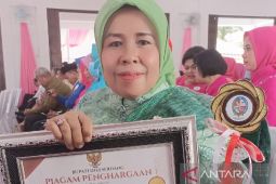 Terima Gender Champion 2022, Patimah : Perempuan harus jadi lentera bagi keluarga