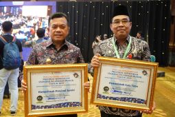 Gubernur Jambi menerima penghargaan dari Ombudsman RI