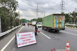 Kendaraan bersumbu tiga atau lebih dilarang melintasi Tol Japek selama periode Natal dan Tahun baru