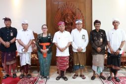 Gubernur Koster hibahkan tanah dan kantor untuk Bawaslu