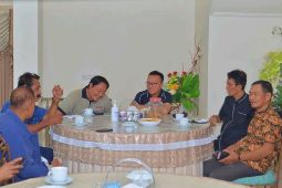 Bupati Morut  ngopi bareng dengan wartawan