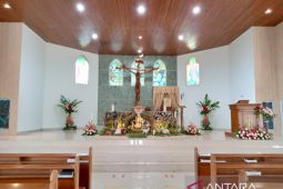 Gereja Paroki Regina Pacis siapkan ratusan kursi tambahan Misa Natal