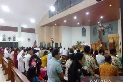 Misa Malam Natal di Gereja Regina Pacis Tanjung Pandan berlangsung meriah