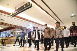 Gubernur Khofifah minta waspadai gelombang laut tinggi saat akhir tahun