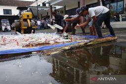 Pemusnahan minuman keras di Jombang