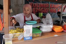 UPJ berikan bantuan gerobak listrik street fodd pelaku UMKM Tangerang