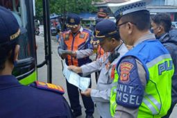 Polres bersama Dishub Karawang mencek kelayakan angkutan umum di terminal Klari