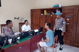 Kesal dibangunkan Shalat Tahajud, anak bacok bapak kandung