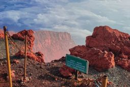 Erupsi Gunung Kerinci berakibat bibir kawah retak