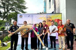 LPEI lebas ekspor perdana  26 ton  produk lidi UMKM ke India