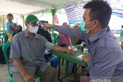 Hadir di Pesta Rakyat Teluk Rubiah, Mobil Sehat PT Timah Tbk Diserbu Warga