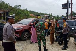Tim gabungan periksa pelintas di batas Kapuas Hulu dan Sintang Kalbar