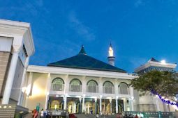 Belasan ribu imam masjid terima uang kehormatan