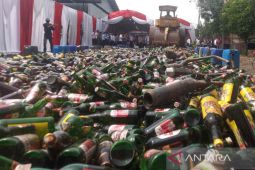 Polres Indramayu musnahkan 19.500 botol miras